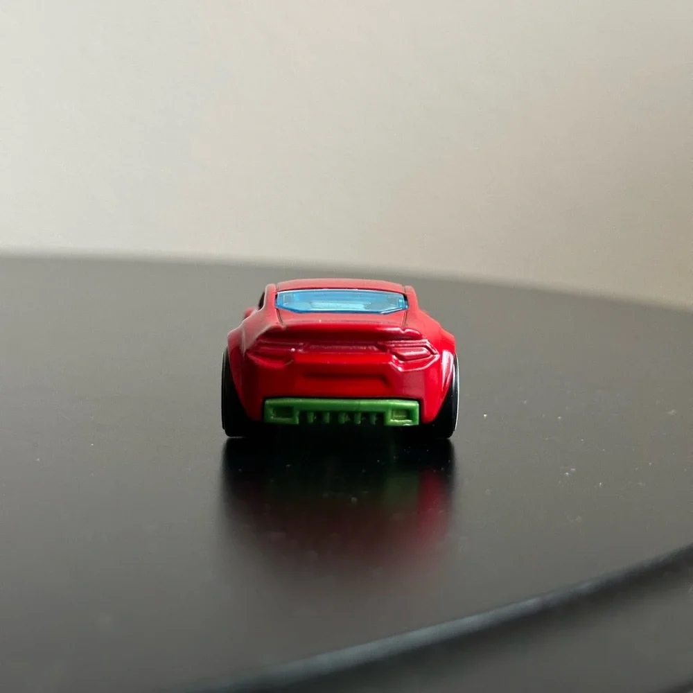 2009 HOT WHEELS TORQUE TWISTER #04 HW RESCUE RED 1:64 DIECAST 2.5" CAR - Picture 4 of 13